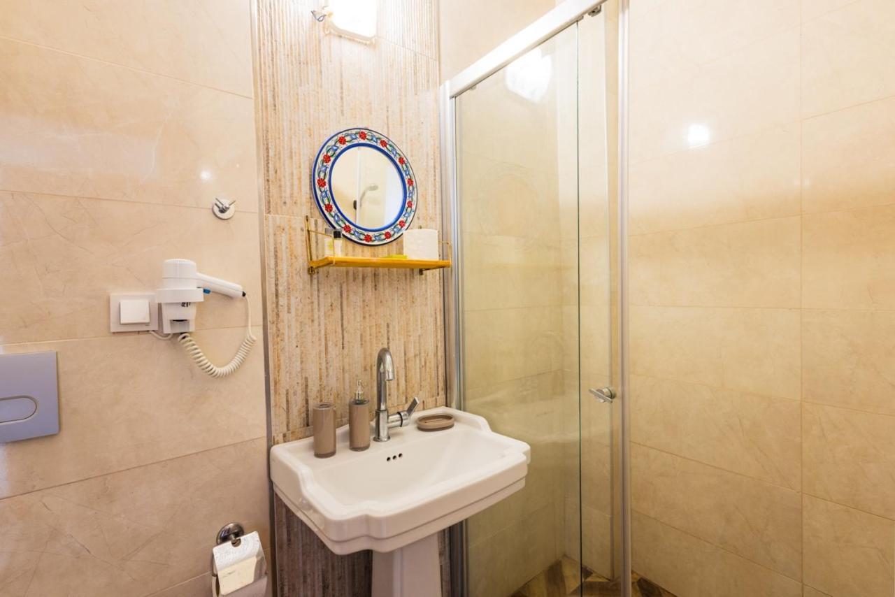 Lavantali Konak Otel Restoran Seferihisar Bagian luar foto